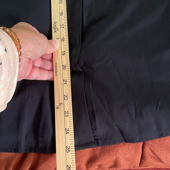 Banana Republic Long-Sleeved, key whole Neck Navy Blue Blouse button cuff size L - Picture 12 of 14